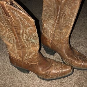 Light brown cowgirl boots with blue trim.